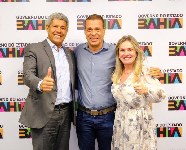 Ivana e Gimmy asseguram retomada de obras do asfalto do Julião a Canabrava em Malhada. / Foto: Reprodução