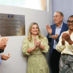 Ivana Bastos prestigia homenagem póstuma a Rilza Valentim.