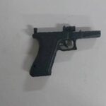 Homem é conduzido após ser flagrado com arma de fogo falsa em Guanambi.
