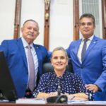 Presidente da ALBA comemora a aprovação de projetos de lei que beneficiam servidores públicos estaduais.